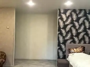 Yvonnepfluger  live sex cam