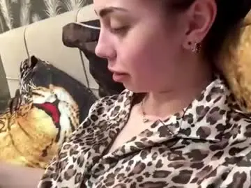 Yvonnepfluger  live sex cam