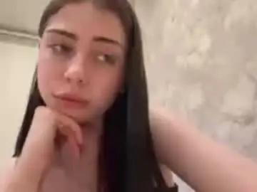 Yvonnepfluger  live sex cam