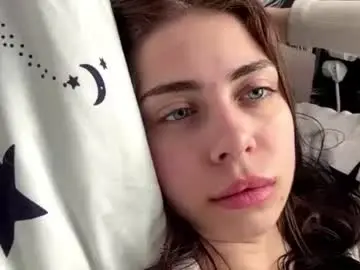 Yvonnepfluger  live sex cam