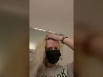 Blonde_queen13  live sex cam