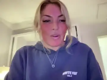 Crettie3  live sex cam