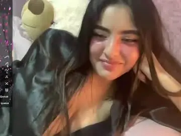 Dakotaaroms  live sex cam