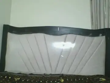 Queen_wow2  live sex cam