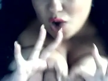 Queencoraline98  live sex cam