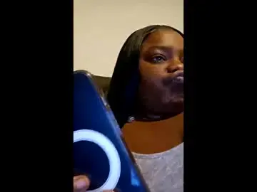 Ebonireign  live sex cam