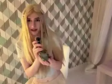 Colettasmugala  live sex cam