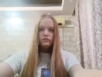 Maybellstelmack  live sex cam