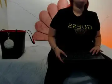 Niickyjones  live sex cam