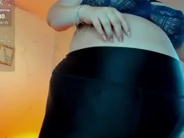 Niickyjones  live sex cam
