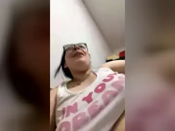 Niickyjones  live sex cam