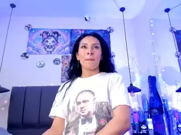Raia_  live sex cam