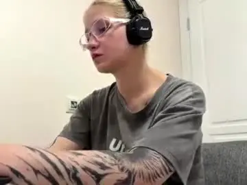 Cleopatralewey  live sex cam