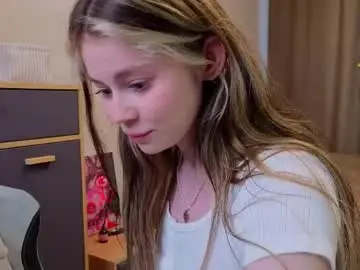 Dipamellyy  live sex cam