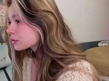 Dipamellyy  live sex cam