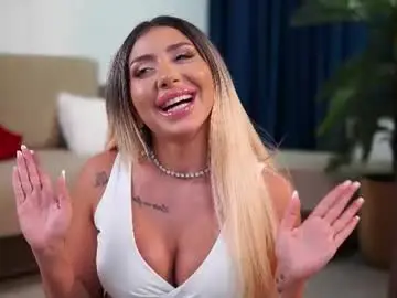 Lucyyrosse  live sex cam