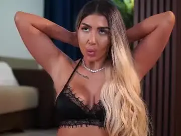 Lucyyrosse  live sex cam