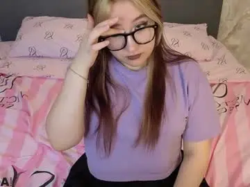 Luna_host  live sex cam