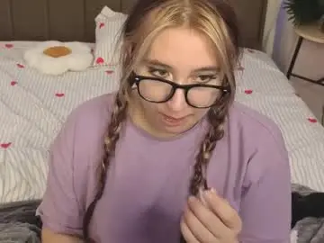 Luna_host  live sex cam