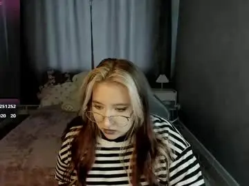 Luna_host  live sex cam