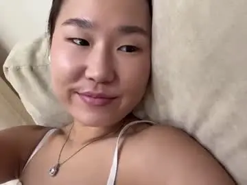 Naomii33  live sex cam