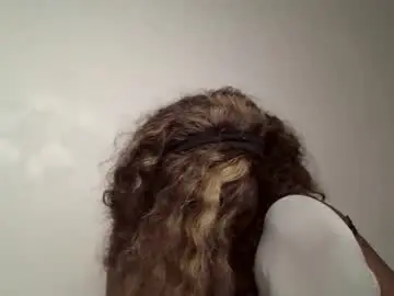 Pretty_curvy99  live sex cam