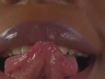 Emmasanzoficial  live sex cam