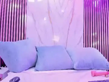 Mia_clouds  live sex cam