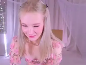 Millibrownn  live sex cam