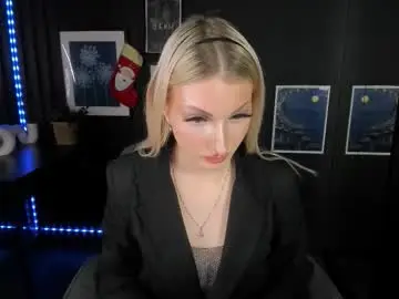 Anora_queen  live sex cam