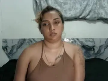 Gorgeouslips10  live sex cam