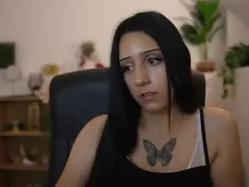 Hannabee18  live sex cam