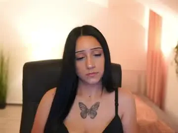 Hannabee18  live sex cam