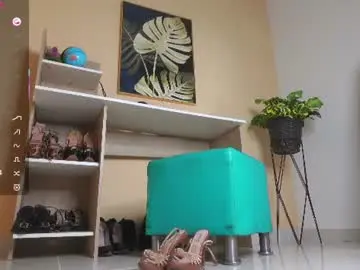 Laura_zans_  live sex cam