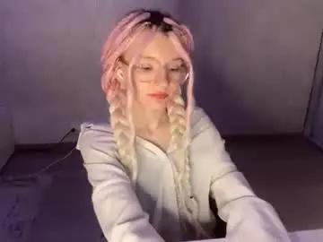 Lusycutie  live sex cam
