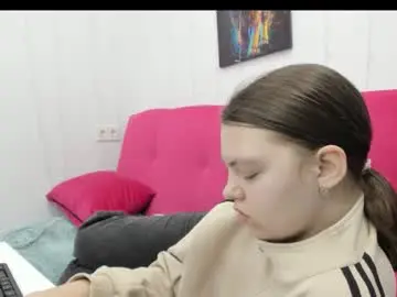 Timid_britty  live sex cam