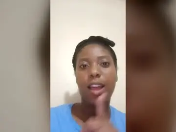 Honeyy27  live sex cam