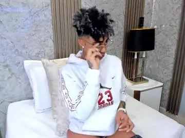 Luciawallace  live sex cam