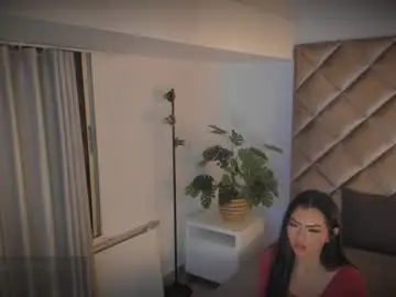 Malaia_hills  live sex cam