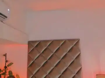 Malaia_hills  live sex cam