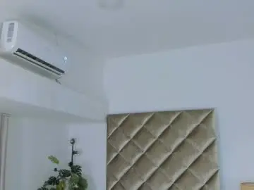 Malaia_hills  live sex cam