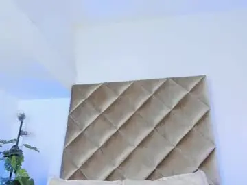 Malaia_hills  live sex cam