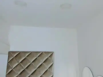 Malaia_hills  live sex cam