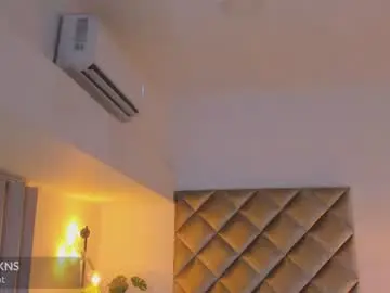 Malaia_hills  live sex cam