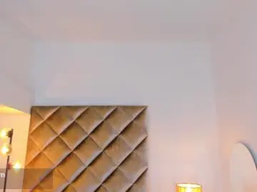 Malaia_hills  live sex cam