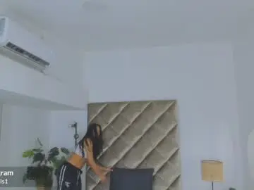 Malaia_hills  live sex cam