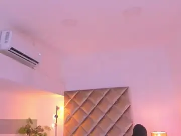 Malaia_hills  live sex cam