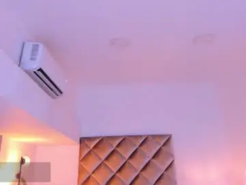 Malaia_hills  live sex cam