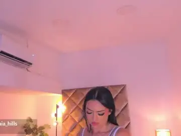Malaia_hills  live sex cam