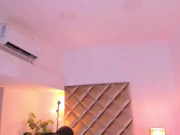 Malaia_hills  live sex cam